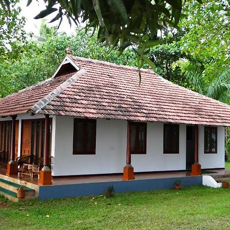 Saro Lake County Kumarakom Habitación foto